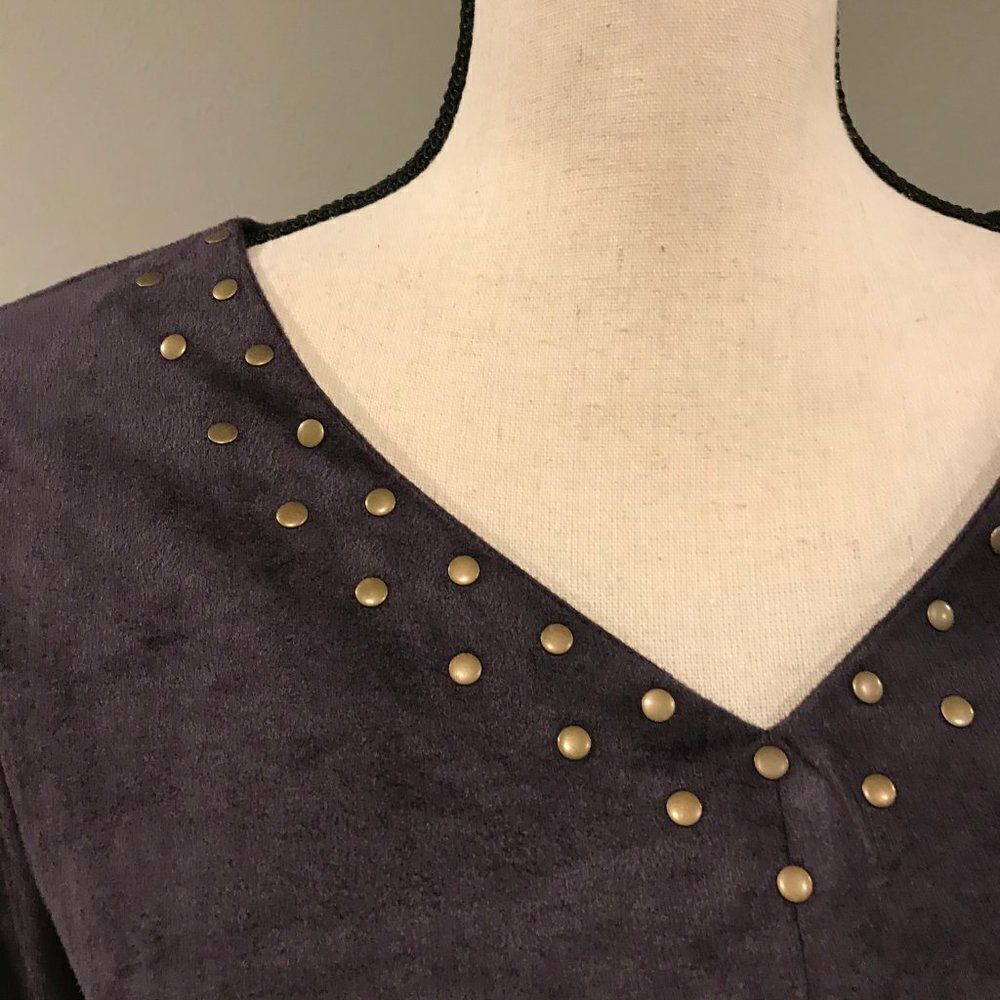 Dark‎ grape color bell sleeve faux suede v-neck top - Picture 3 of 8